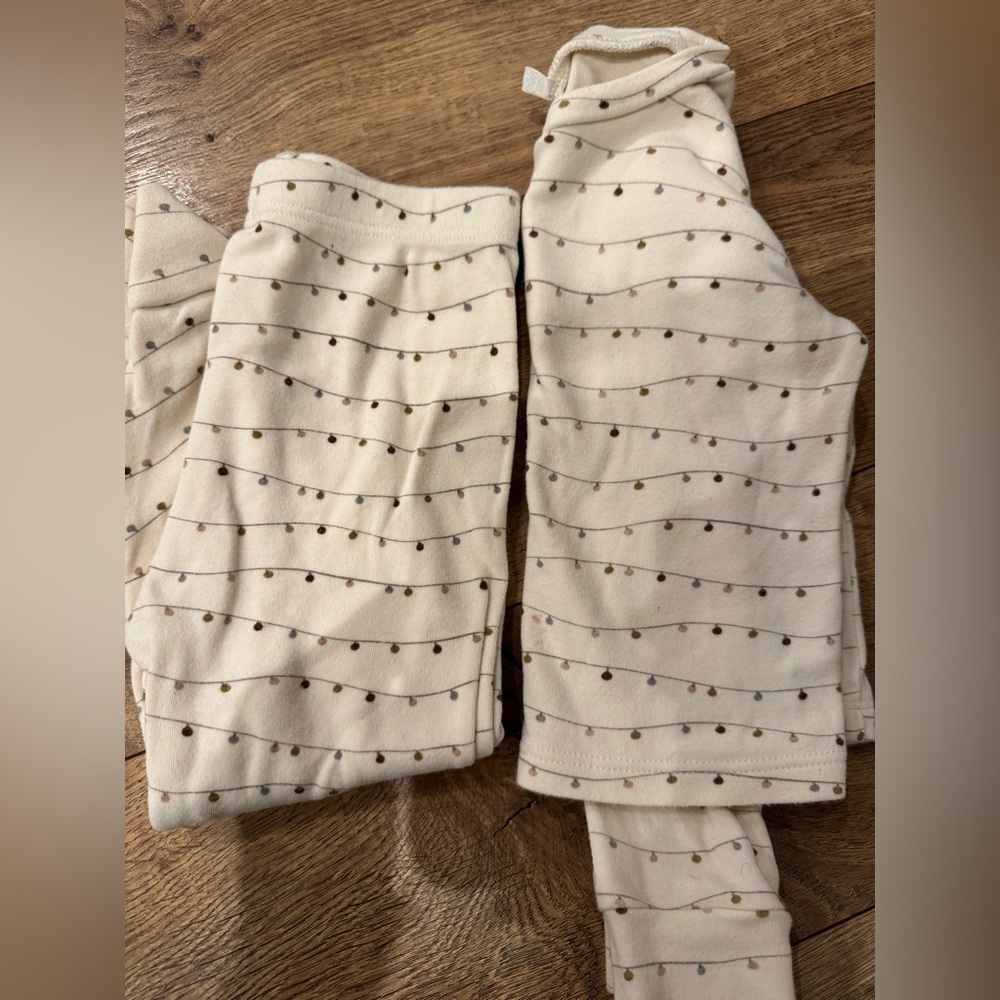 Rylee + Cru Cream Holiday Lights Pajama Set - Picture 1 of 8